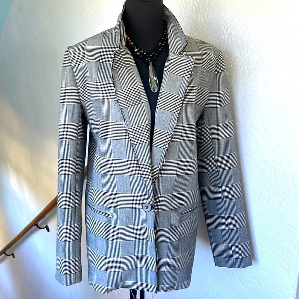 Bailey 44 NWOT Single Button Houndstooth Plaid Black&White Raw Hem Edge Blazer L